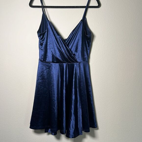 Windsor Formal Prom Wedding Guest Dress - Picture 3 of 4